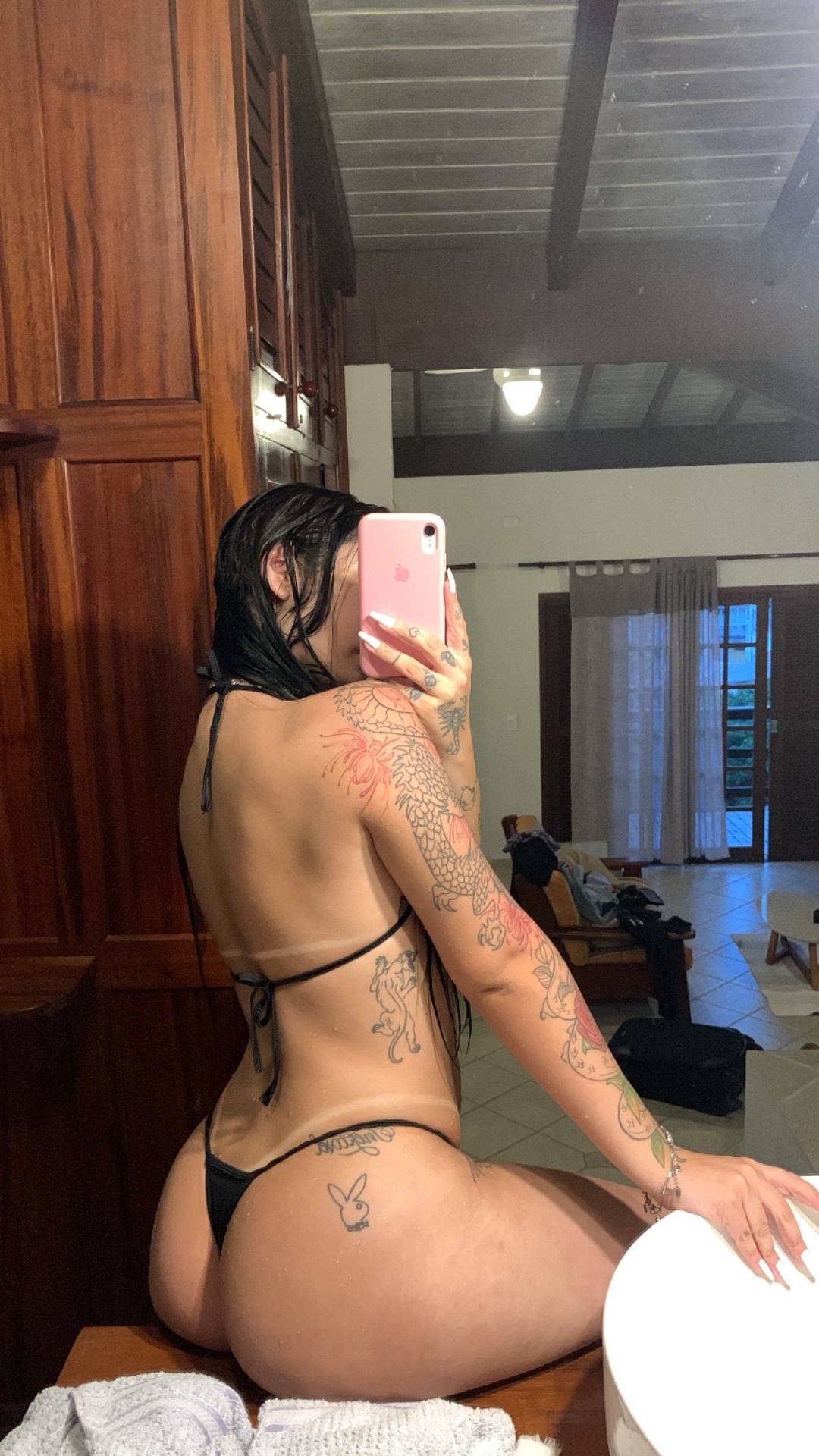 Bruna Santini: peladinha no quarto