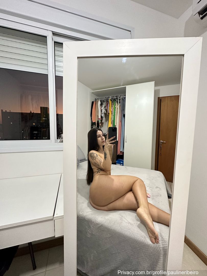 Pauline Ribeiro de biquíni fio-dental na piscina 💦