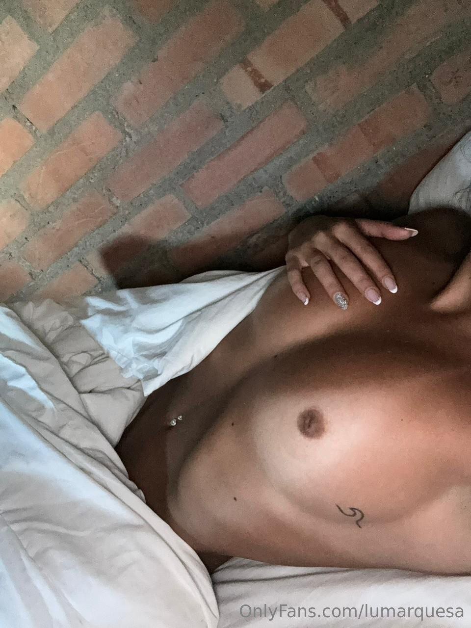Luiza Marquesa molhadinha depois do banho