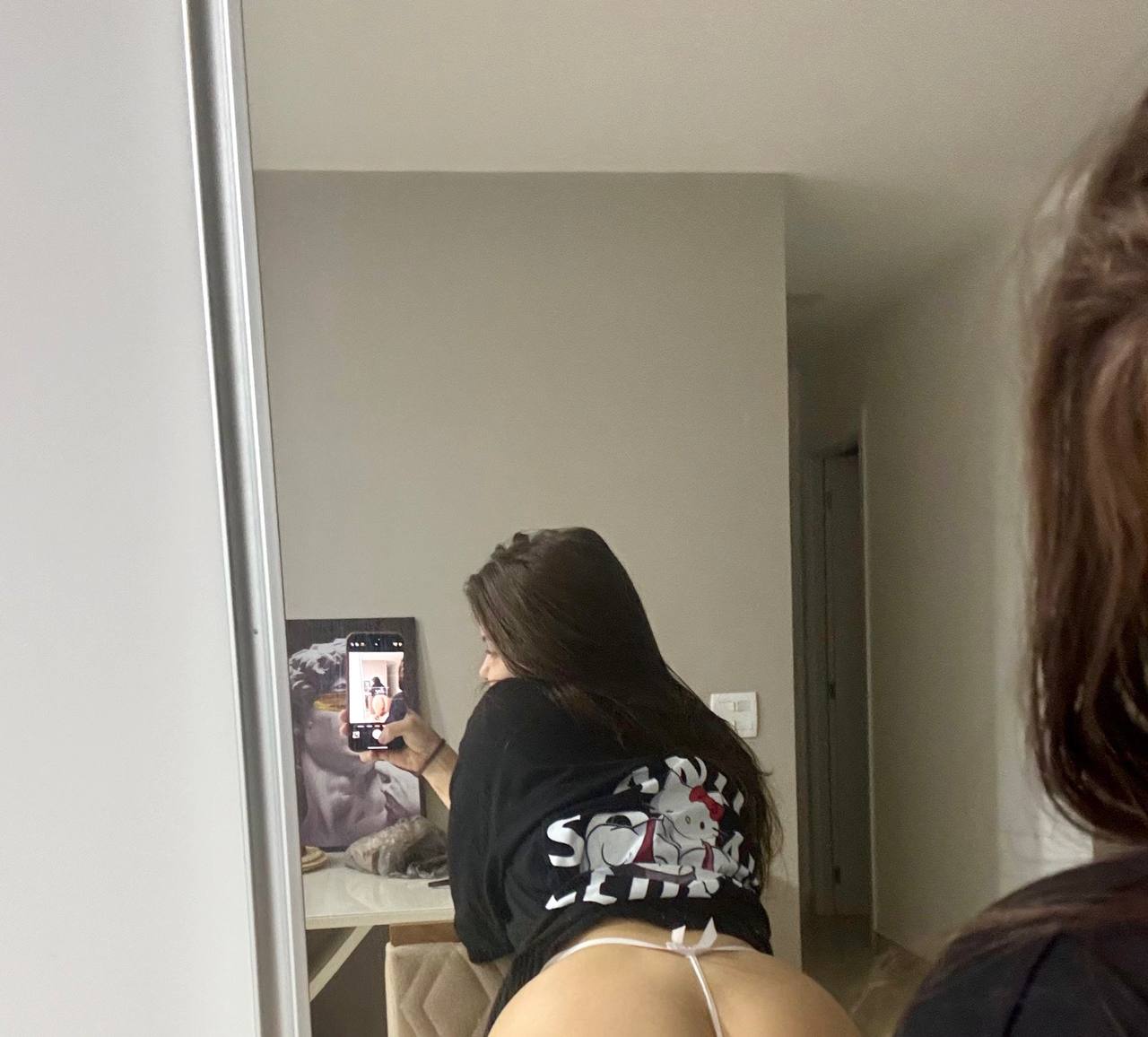 Kar Ramos2 sem calcinha na varanda