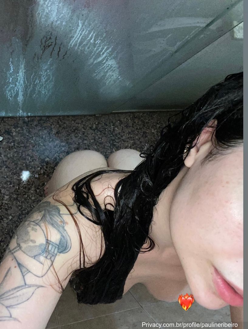 Sedutora Pauline Ribeiro antes de dormir sem pijama
