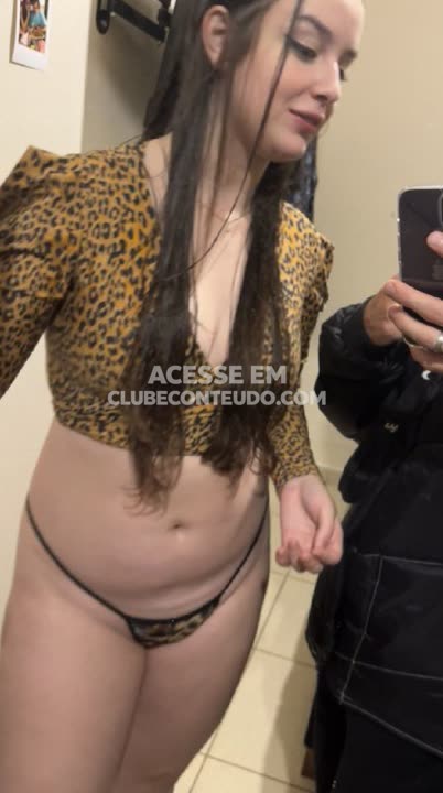 Morena de lingerie chetosa se flagra no espelho