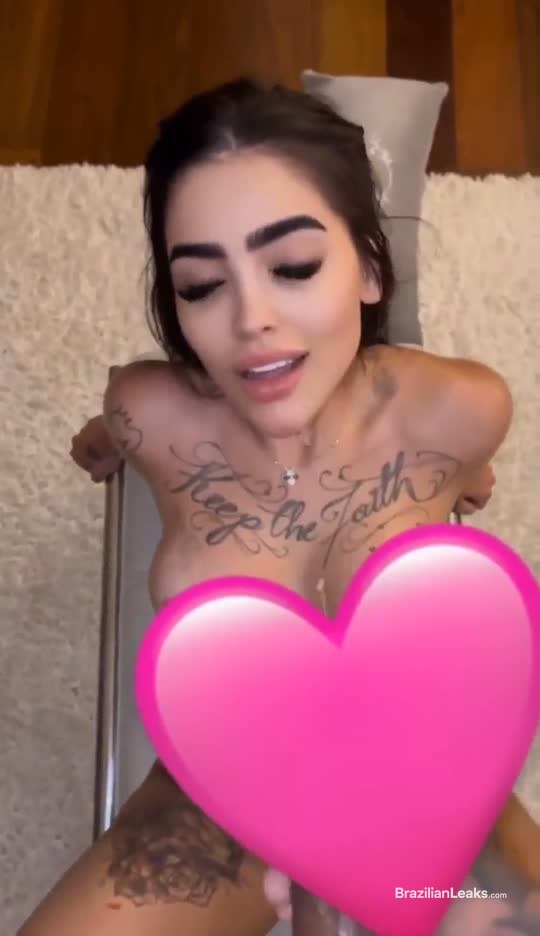 Maravilhosa, rebolando gostoso — Mc Mirella Uncensored Brazilian Leak