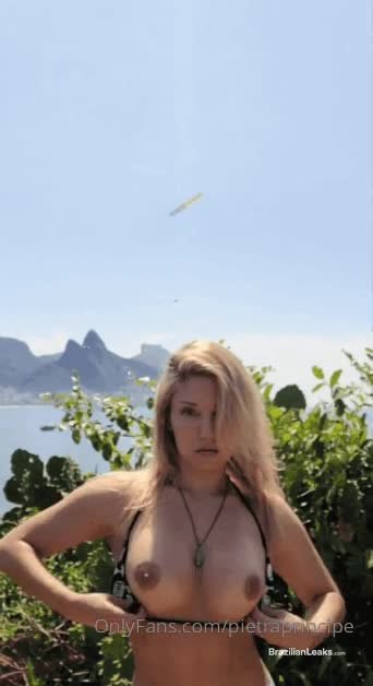 Leaked video of Pietra Principe, Conteúdo raro de de calcinha fio na cozinha