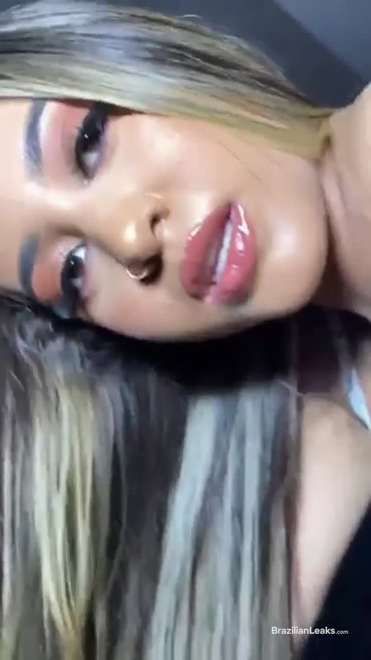 Provocante Raissa Oliveira safada assim que acordou