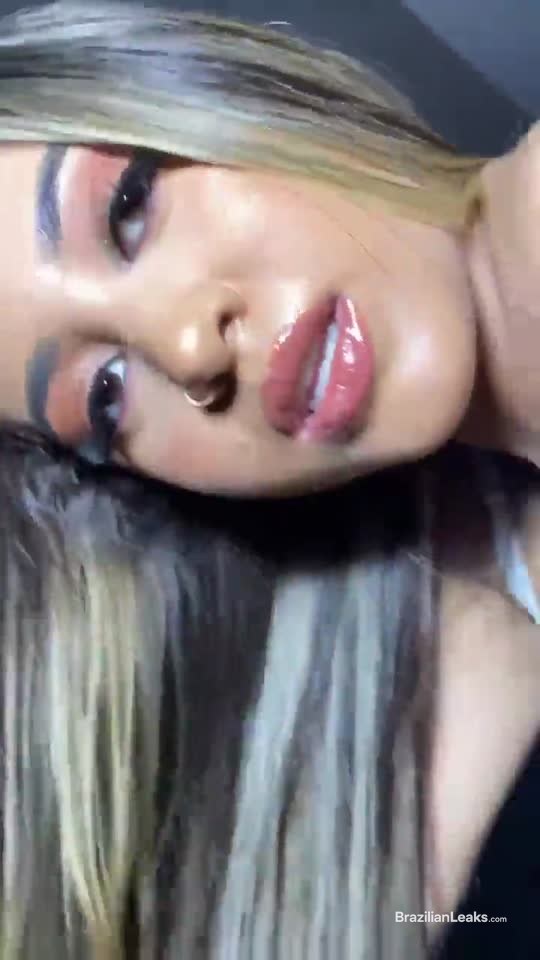 Raissa Oliveira exibindo o corpão, safada assim que acordou