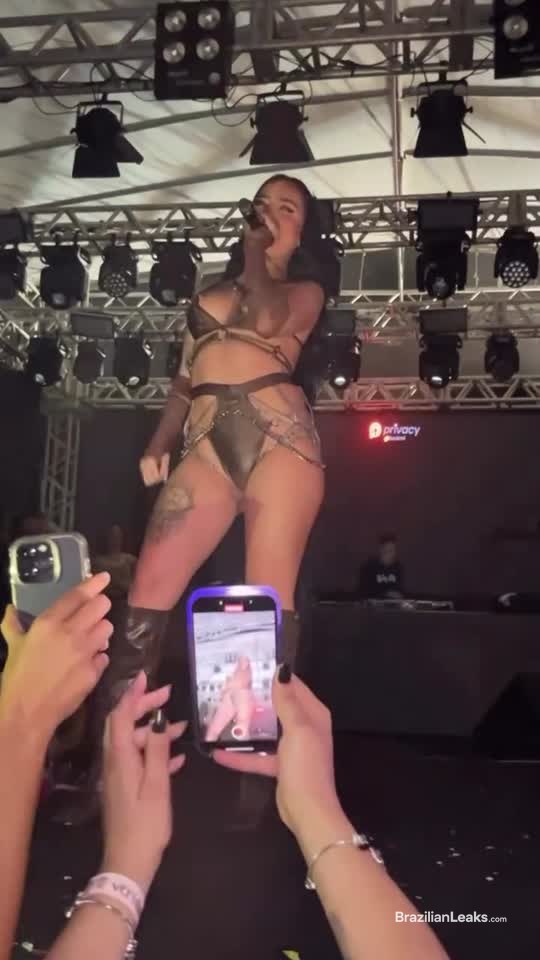 Mc Mirella Perfect, Playing Alone in Bed