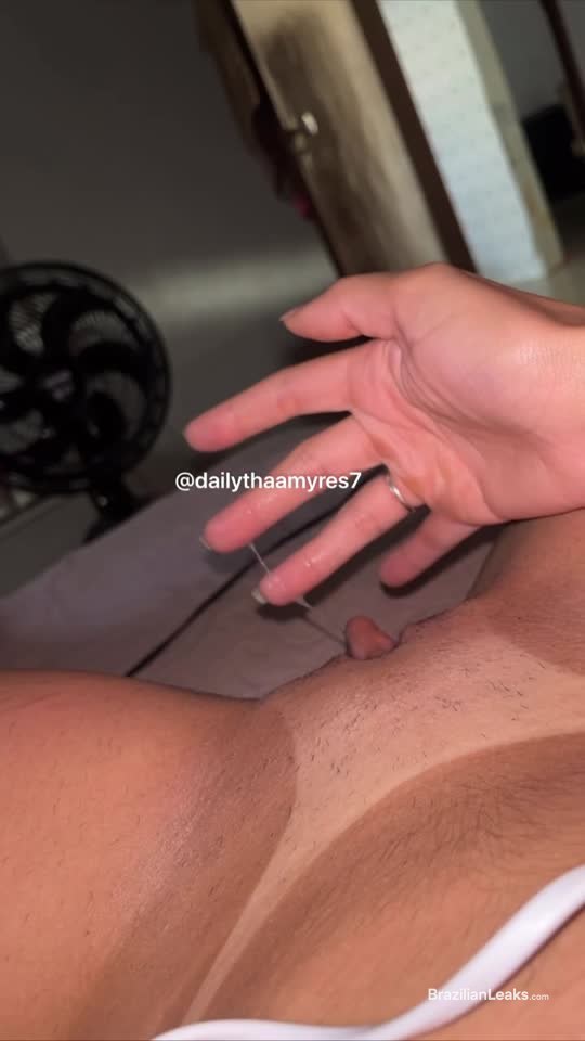 Thamyres Campos Flagrantly Posing Her Ass for the Camera