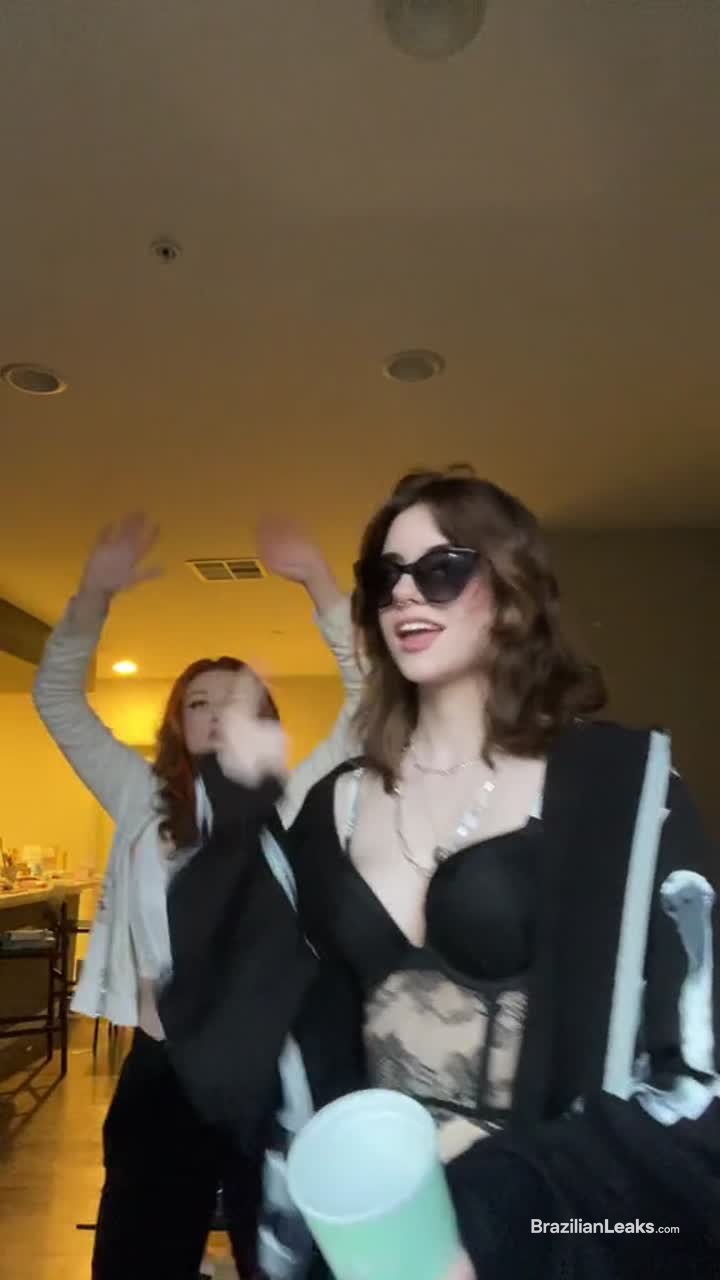 Provocative Hannah OwO in a Complete Strip Tease