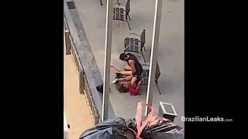 De biquíni fio-dental na piscina — modelo — Câmera Ao Vivo Uncensored Brazilian