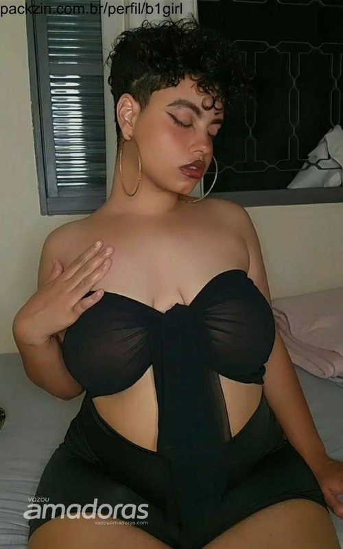 Starboobs: com close na bunda durinha — flagra amador com @starboobs_
