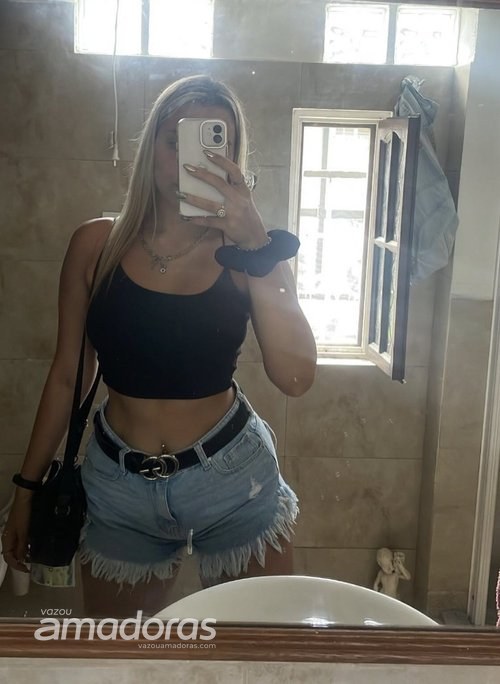 Câmera Ao Vivo em vídeo caseiro, Modelo fogosa, provocando de quatro no chão
