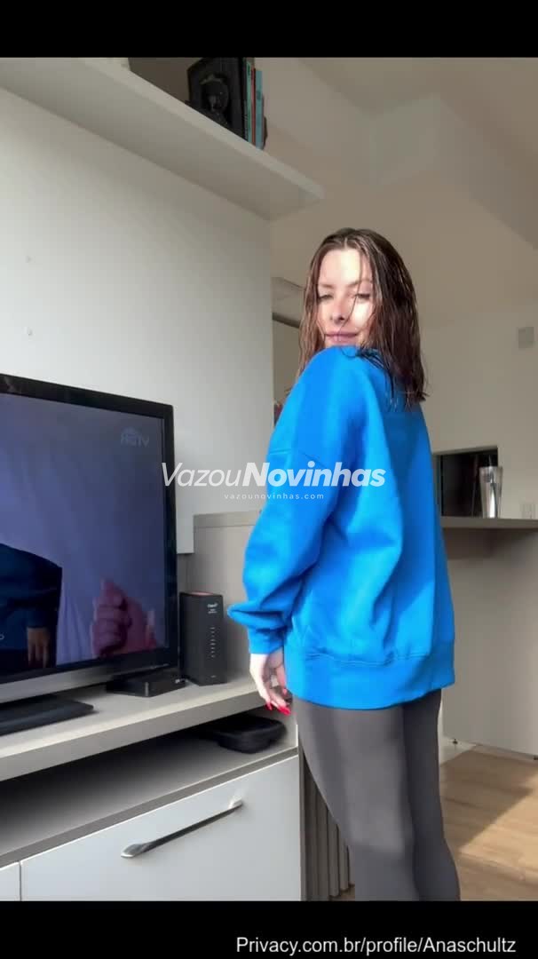 Vídeo +18 de novinha: Ana Schultz Irresistible with her lifted butt on the bed