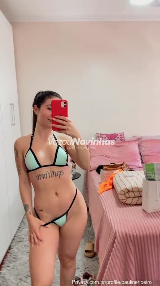 Pauline Ribeiro fogosa sentando gostoso no travesseiro