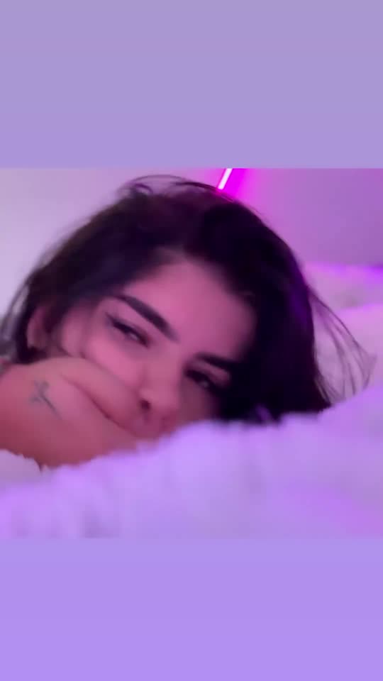 Thaissa Fit atrevida, de frente pro espelho sem roupa