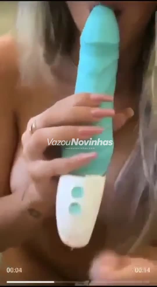 Vazou: Surtad4 Ofc de biquíni fio-dental na piscina