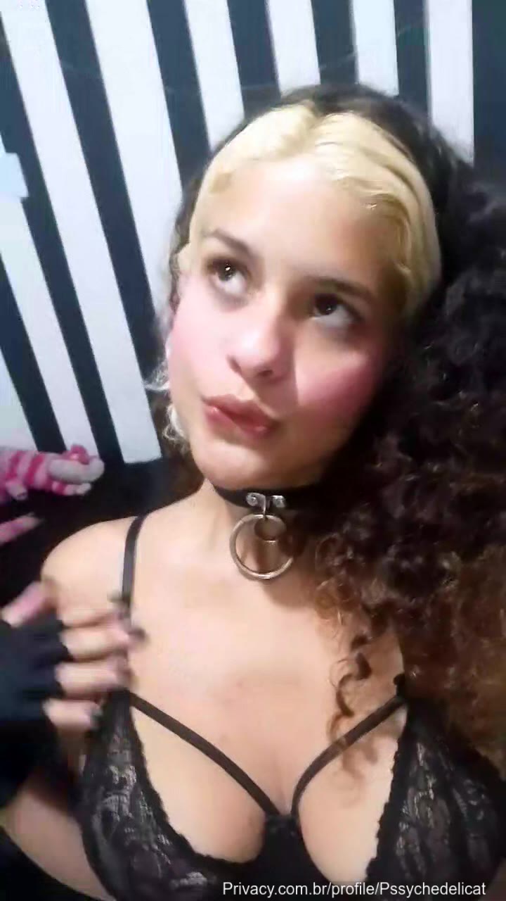 Cattofhell caiu na net: novinha amadora envolvente, sentando gostoso