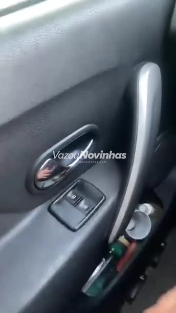 Novinha Câmera Ao Vivo Modelo atrevida, se tocando embaixo do lençol