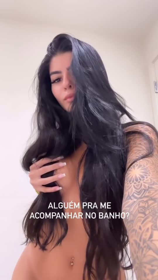 Thaissa Fit toda molhada no banho 🍑