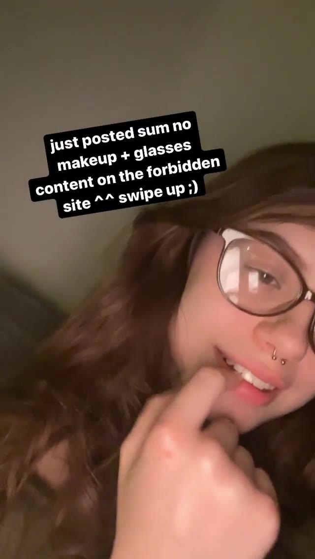 Hannah OwO — empinando a bunda pra câmera