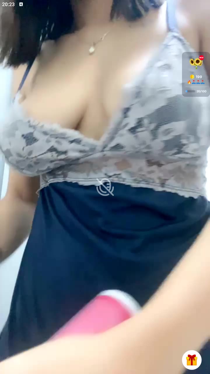 Flagra de Ana de quatro na cama