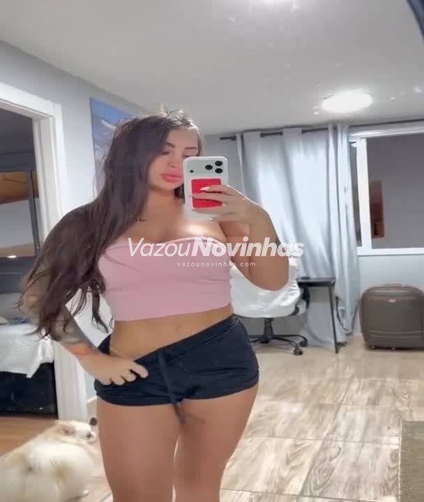 Se tocando embaixo do lençol — flagra de novinha amadora com Câmera Ao Vivo