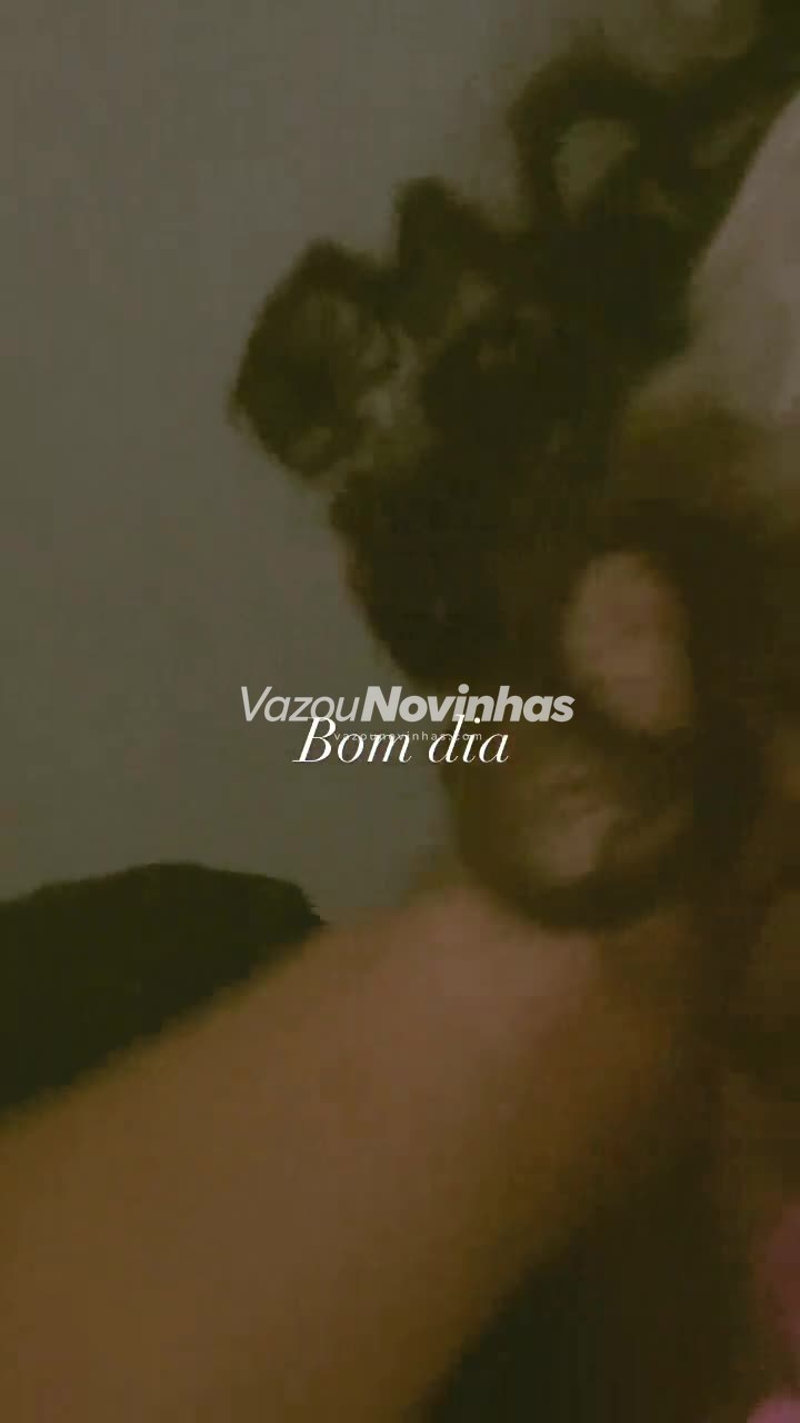 Novinha amadora Cattofhell em clipe vertical, No chuveiro se ensaboando
