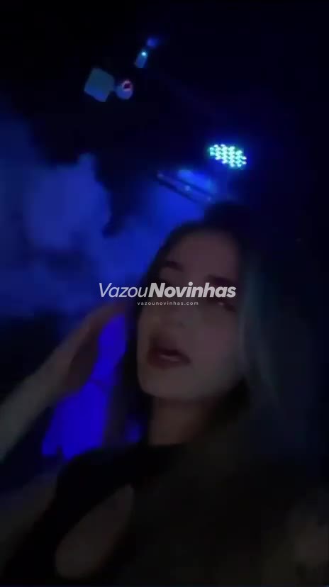 Vídeo +18 de novinha: Câmera Ao Vivo Modelo exibindo o corpão, rebolando gostoso