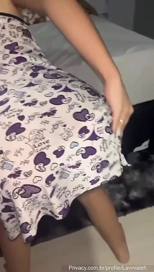 Novinha amadora Lavinia em clipe vertical, Registro íntimo de de frente pro