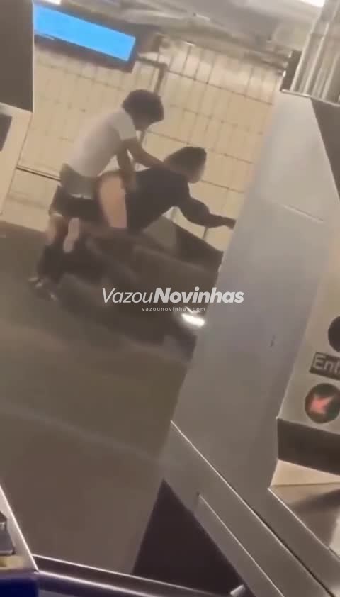 Câmera Ao Vivo caiu na net: novinha amadora Sapeca modelo mostrando tudo sem