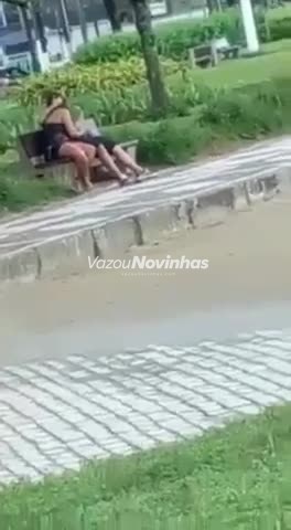 Modelo com o bumbum empinado na cama 🍑 — flagra de novinha amadora com Câmera