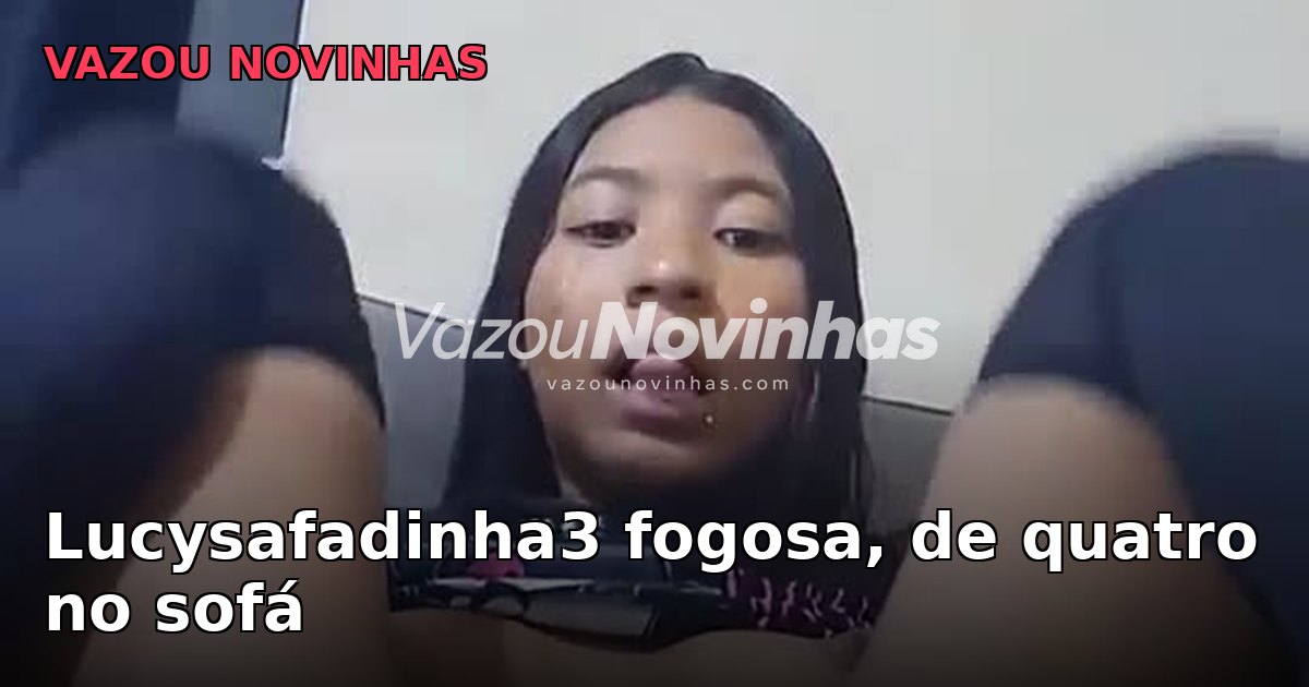 Vídeo +18 de novinha: Lucysafadinha3 fogosa, de quatro no sofá