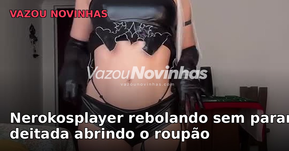 Rebolando sem parar, deitada abrindo o roupão — flagra de novinha amadora