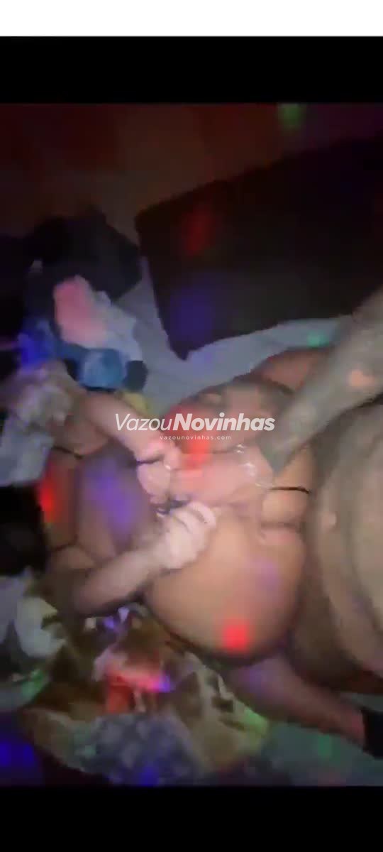 Mc Mirella no chuveiro se ensaboando 😏