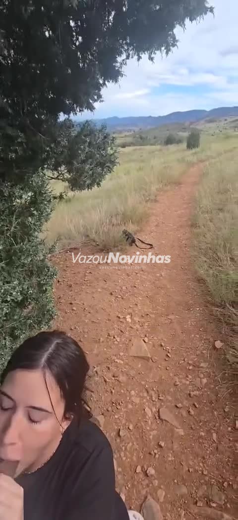 Modelo num striptease completo 🔥 — flagra de novinha amadora com Câmera Ao Vivo