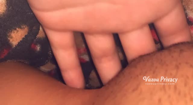 Shemoansjay Agw gostosa, sentando gostoso no travesseiro