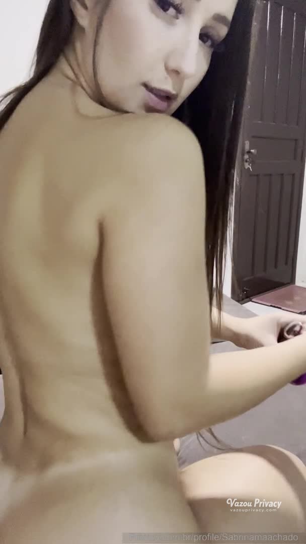 Sabrina Machado maravilhosa de frente pro espelho sem roupa