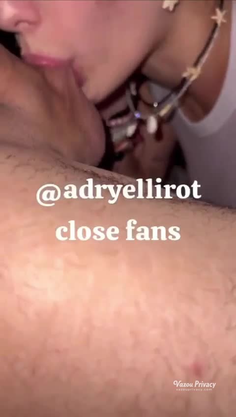 Adrielly Rot: na banheira cheia de espuma