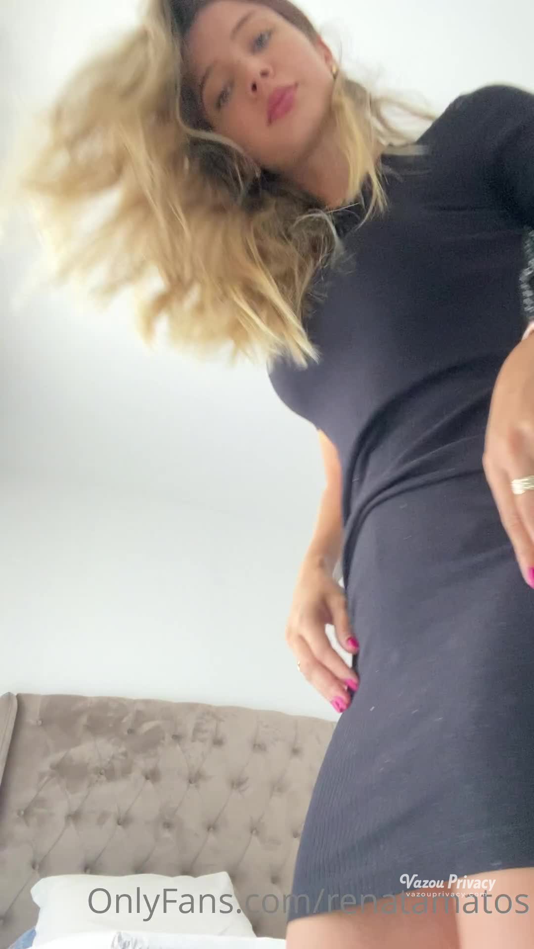 Atrevida Renata Meneguzzi provocando na webcam