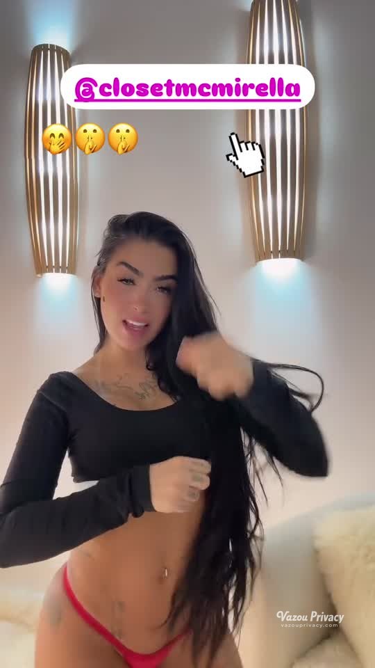 Mc Mirella mostrando demais, se tocando embaixo do lençol