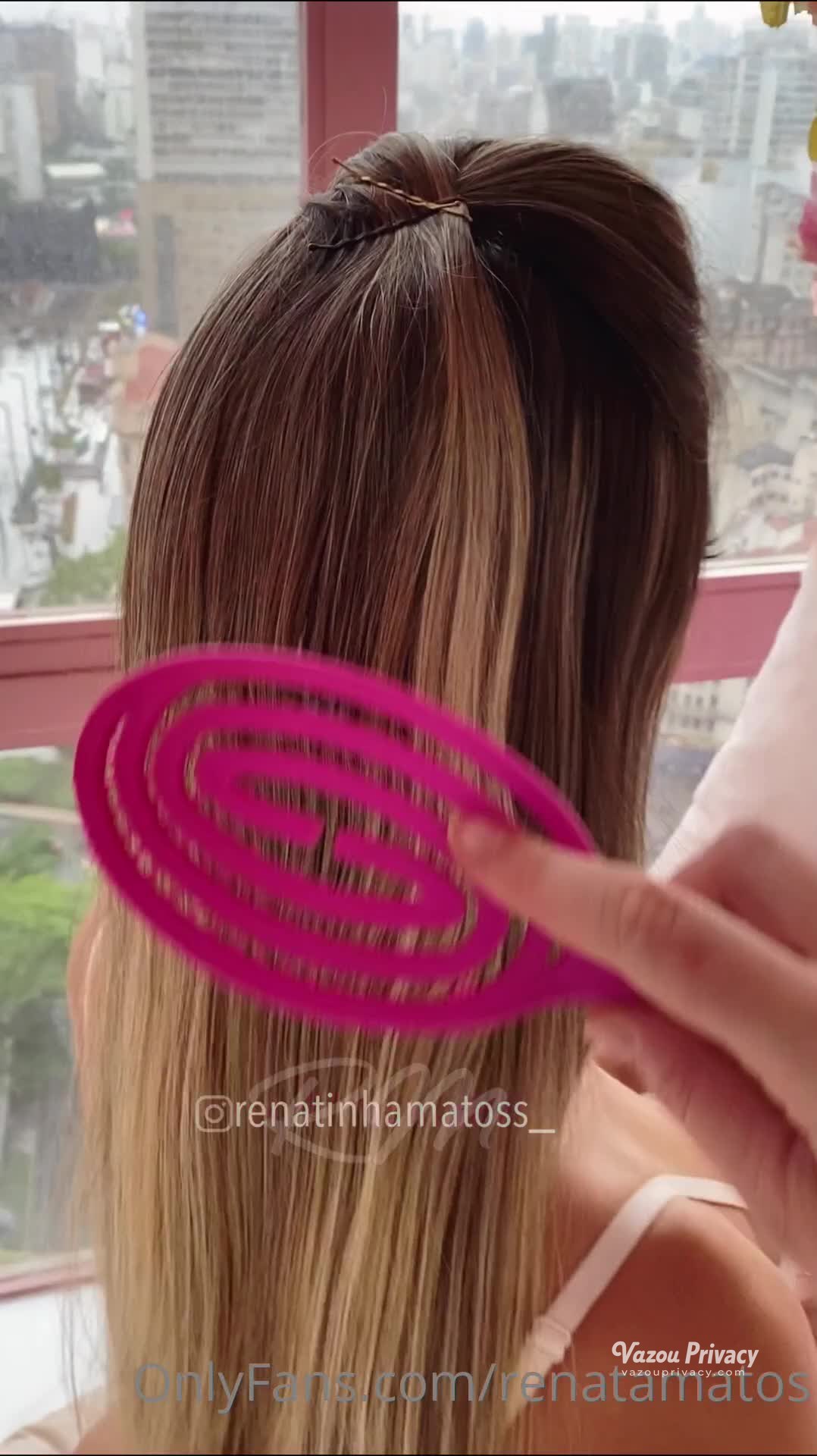 Renata Meneguzzi gostosa, rebolando gostoso