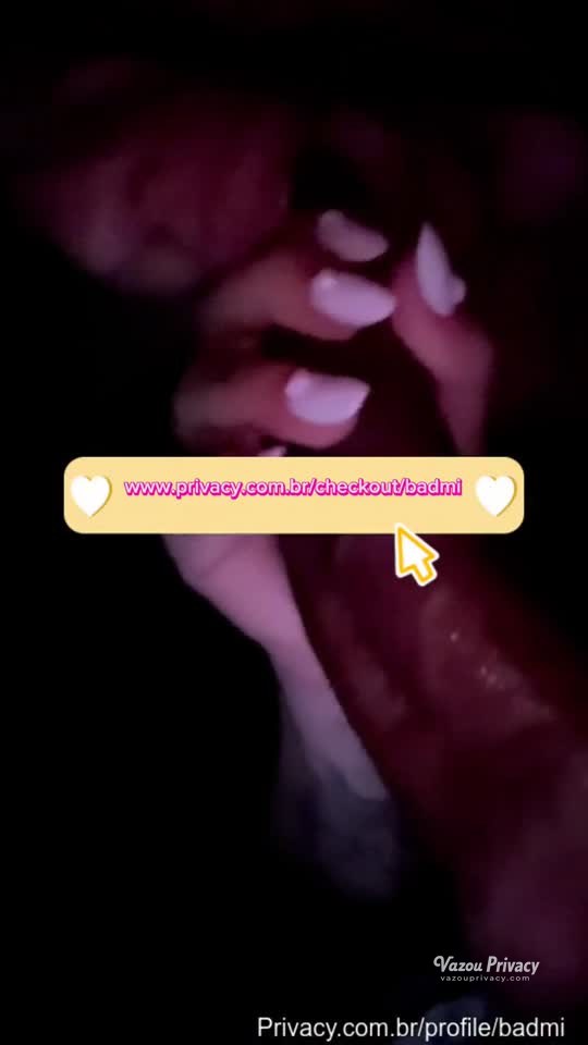 Mc Mirella atrevida, provocando na webcam