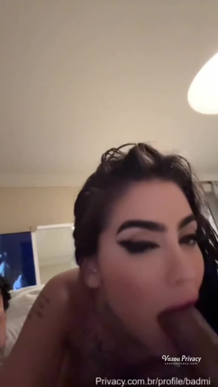 Mc Mirella escandalosa peladinha no quarto