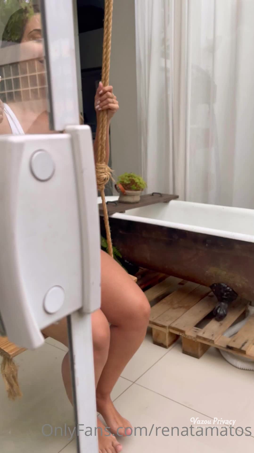 Renata Meneguzzi safada, rebolando gostoso