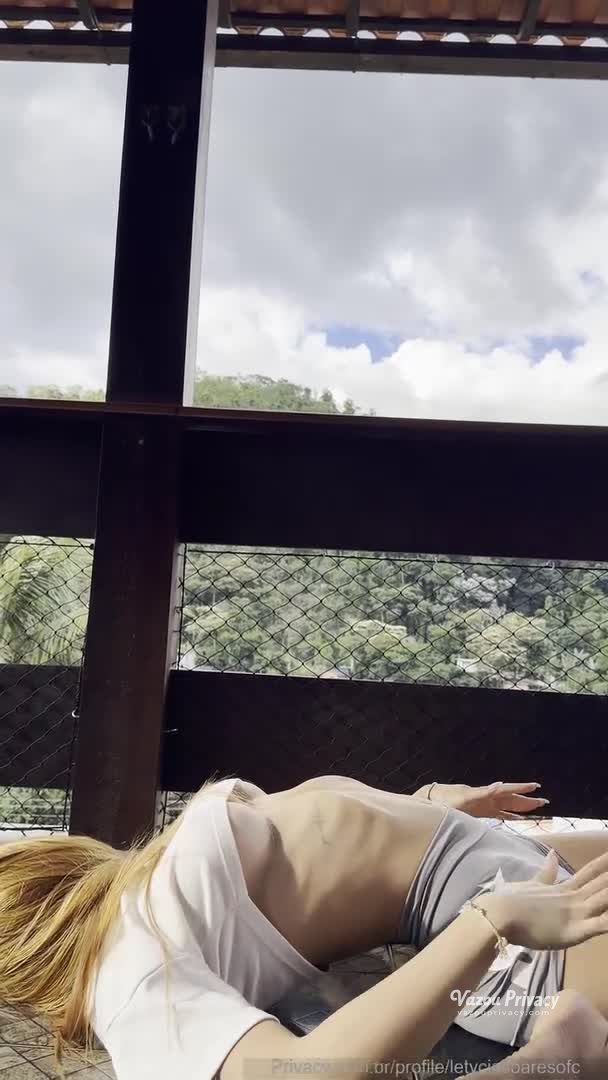 De frente pro espelho sem roupa — Letycia Soares