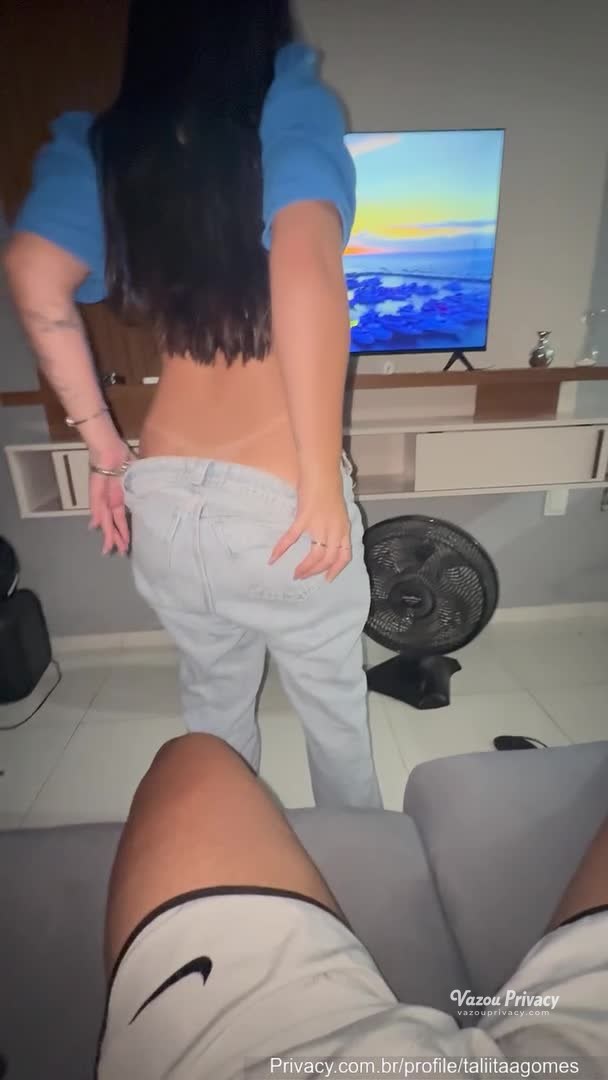 Vazou: Talita provocando dentro do closet