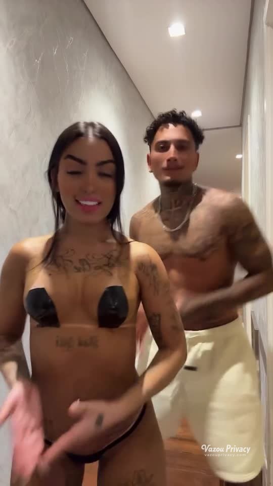 Mc Mirella safada, dançando funk sem roupa