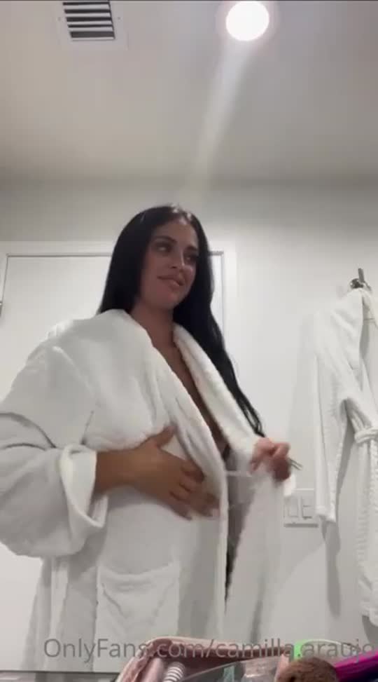 Camilla safada assim que acordou