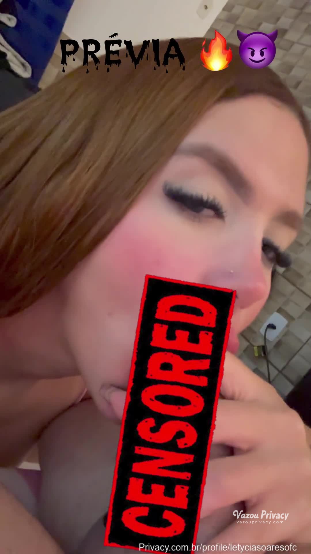Letycia Soares sapeca de lingerie preta na cama