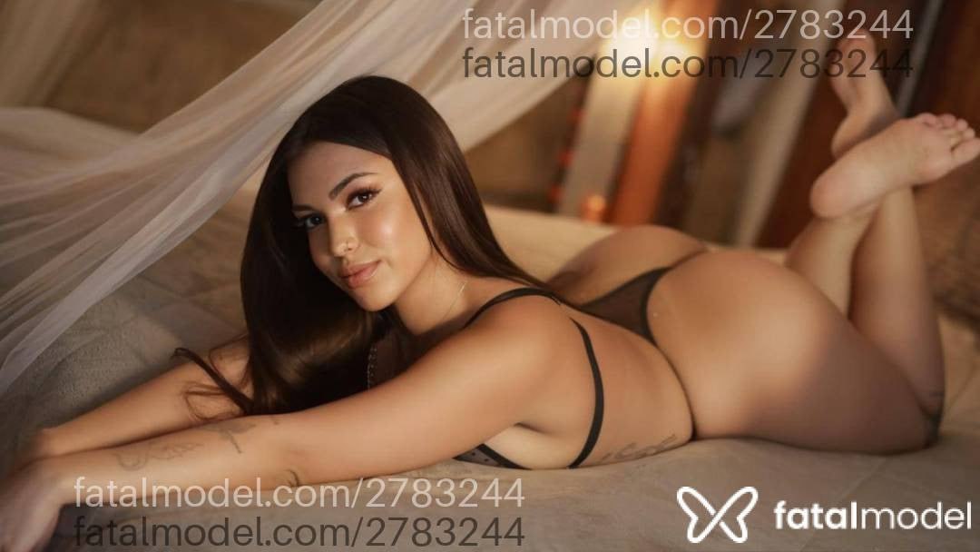 Modelo: antes de dormir sem pijama